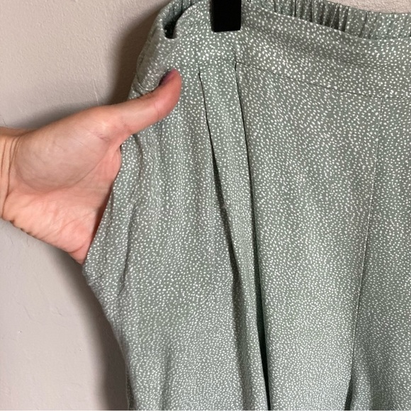 H&M Green Shorts Size 10 - Picture 2 of 4
